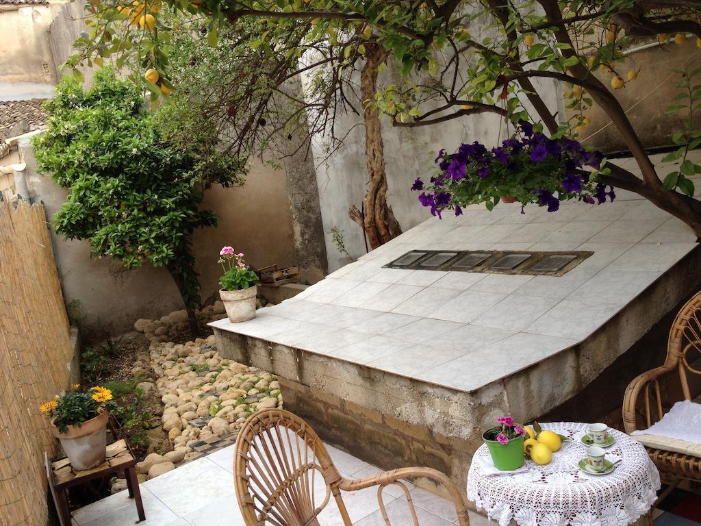 Villa Case Vacanze Le Rose à Noto Extérieur photo